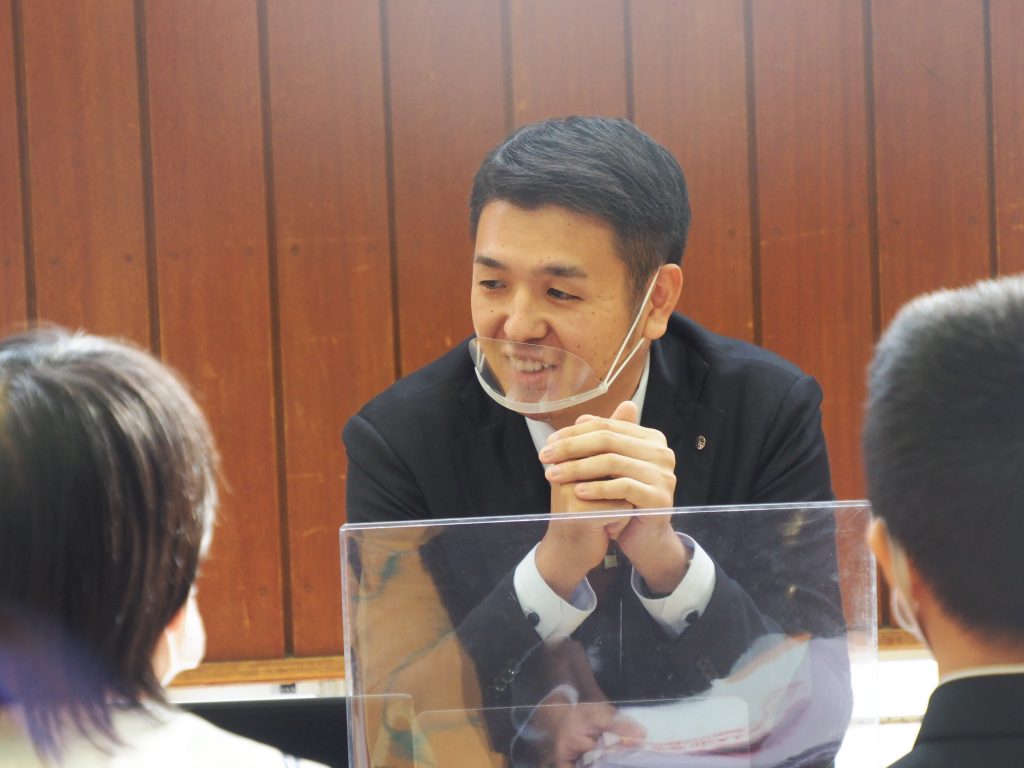 笑顔満開 まっすぐなまなざし みらいとしょかん
